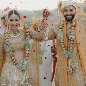 Golden Rose and Baby’s Breath Wedding Garland - Handcrafted Royal Floral Haar